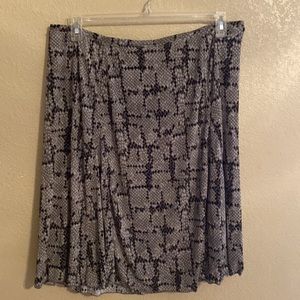 “Jacklyn Smith” Size XL black/gray designed skirt with pleats front and back